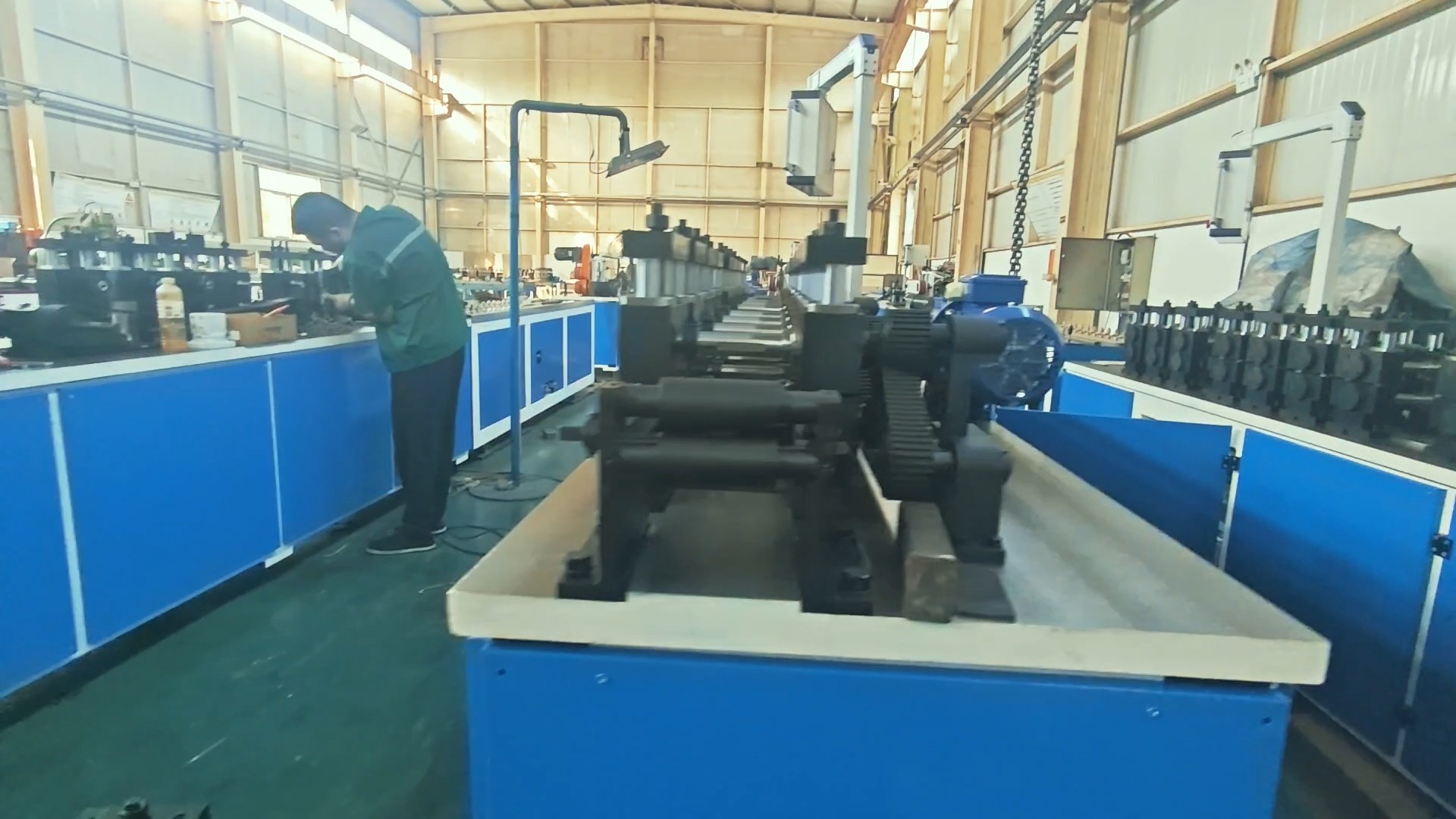 Production line workshop / 产线车间